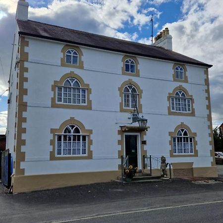 Отель Ty Llew Llandysilio Экстерьер фото