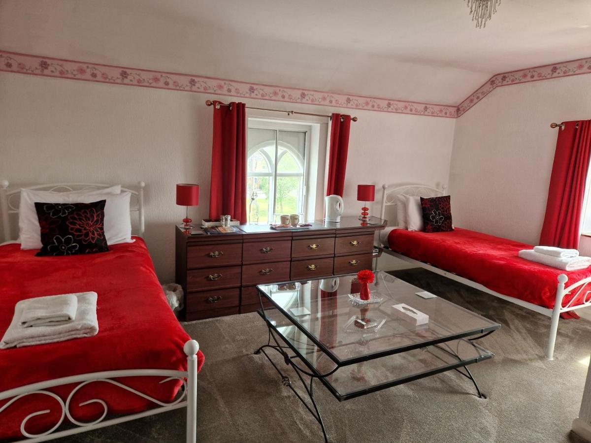 Отель Ty Llew Llandysilio Экстерьер фото